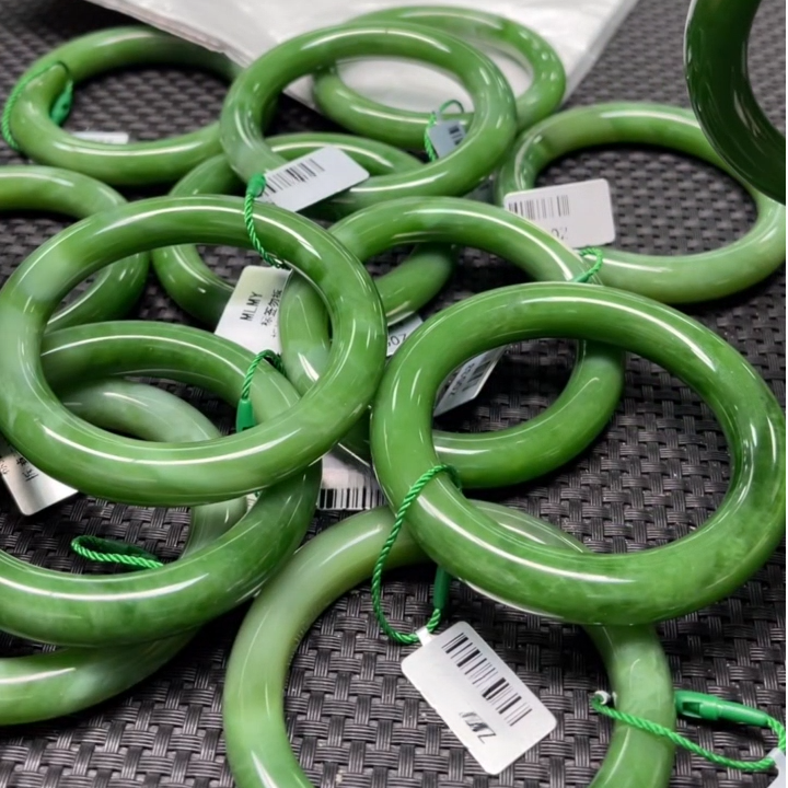 【老郑家】和田玉手镯一支  (多样性发1件) 