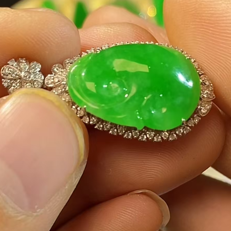 缅甸天然翡翠挂坠