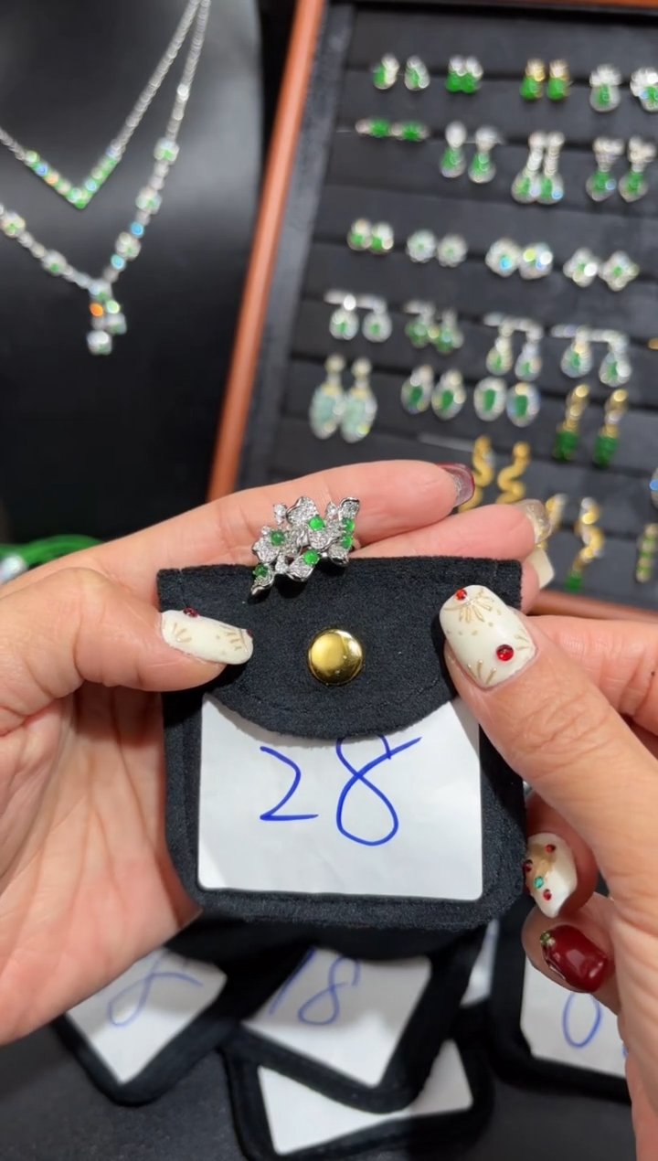 【闪购商品】翡翠颈饰未镶嵌蛋面/支持复检/一件