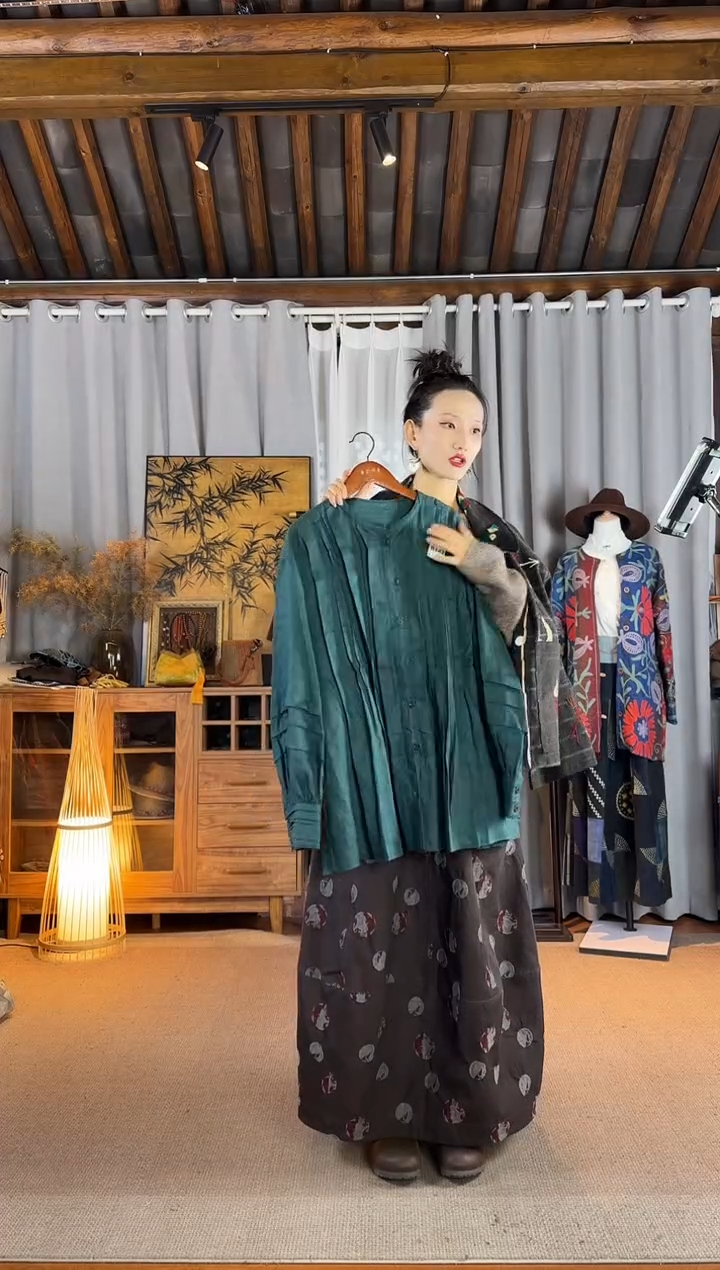 非**般设计师款墨绿褶皱上衣