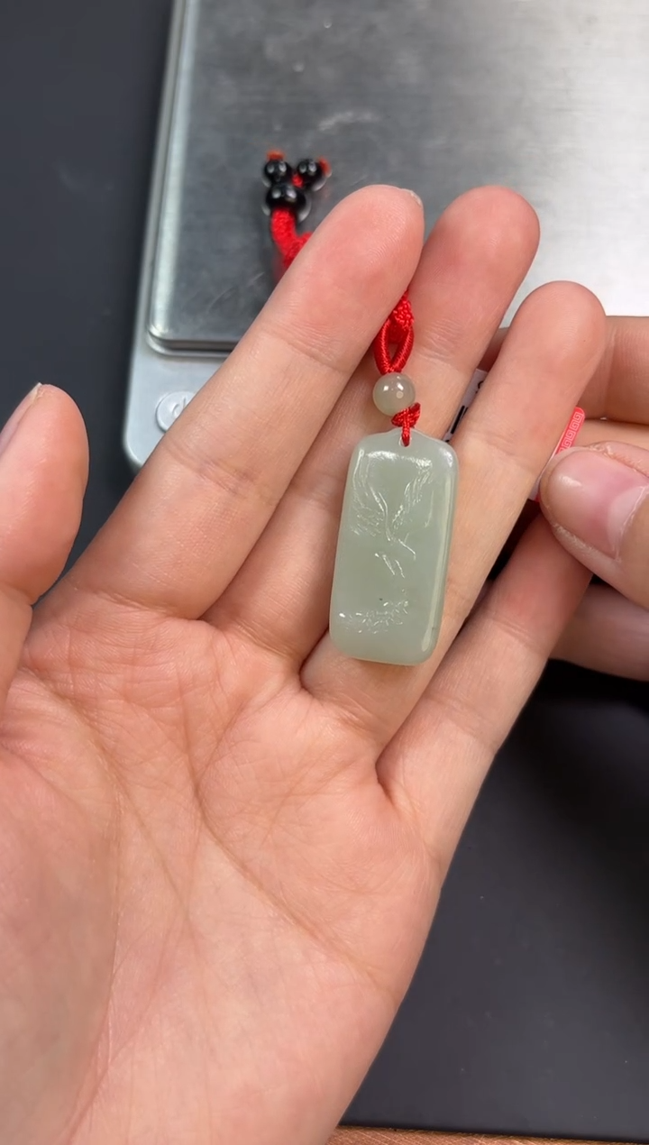 【闪购商品】和田玉吊坠(赠链)未镶嵌且末微色差近矿吊坠