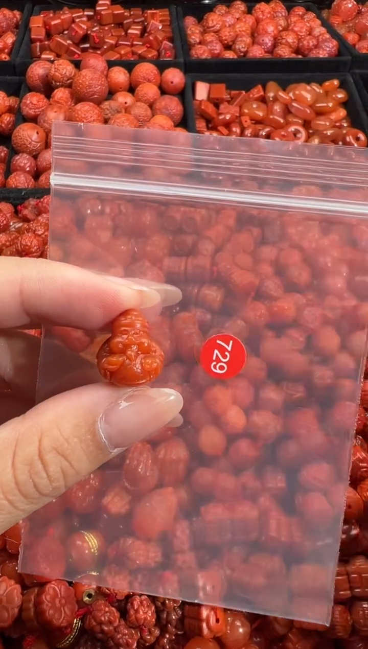 南红玛瑙未镶嵌颈饰1