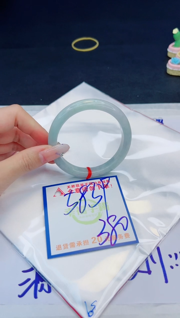 【闪购商品】翡翠手镯未镶嵌，质检证书图片色彩偏黑白