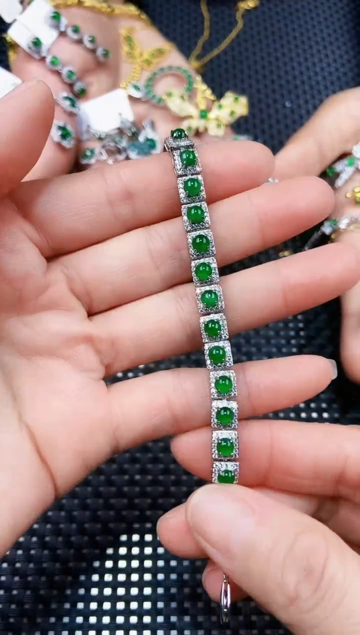 【闪购商品】翡翠手链未镶嵌111111111