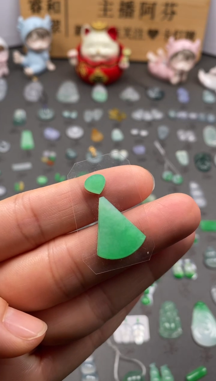 【闪购商品】翡翠颈饰未镶嵌冰果緑无事牌/芬