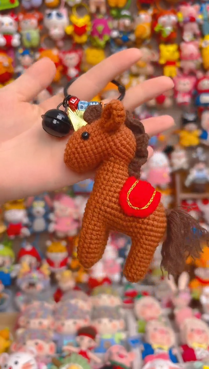 纯手工制作毛线钩织成品棕色马