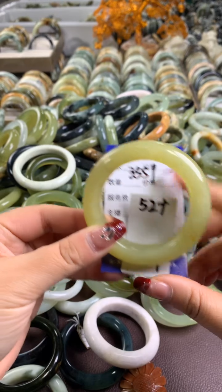 【闪购商品】蛇纹石玉手镯未镶嵌3551