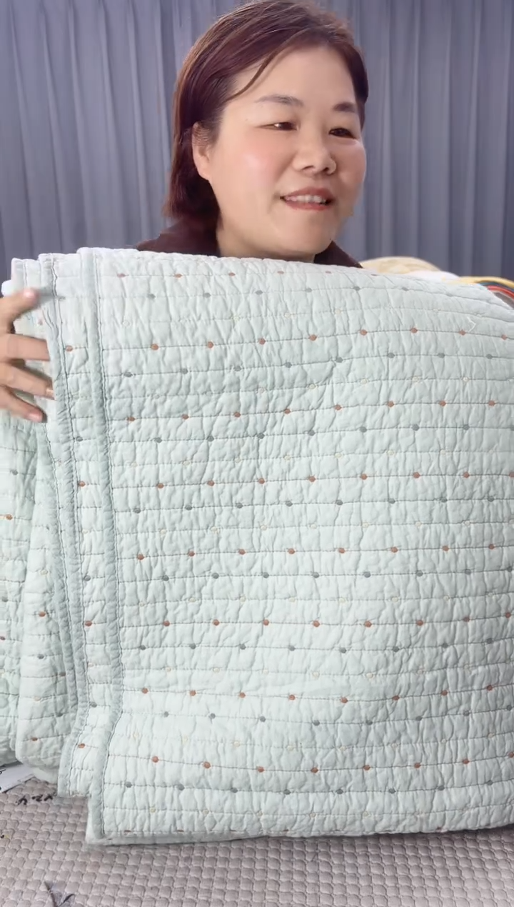 棉水绿米粒绣纯棉床盖2.3*2.5