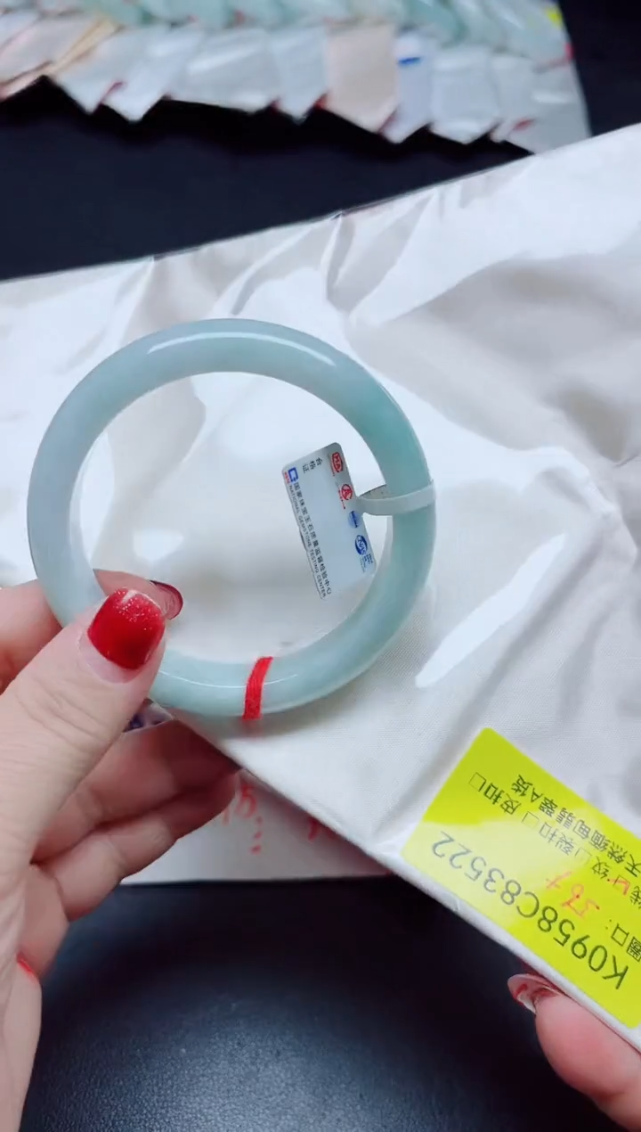 【闪购商品】翡翠手镯未镶嵌56-57/3522