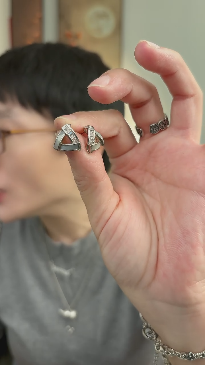 无925银白贝三角耳钉27