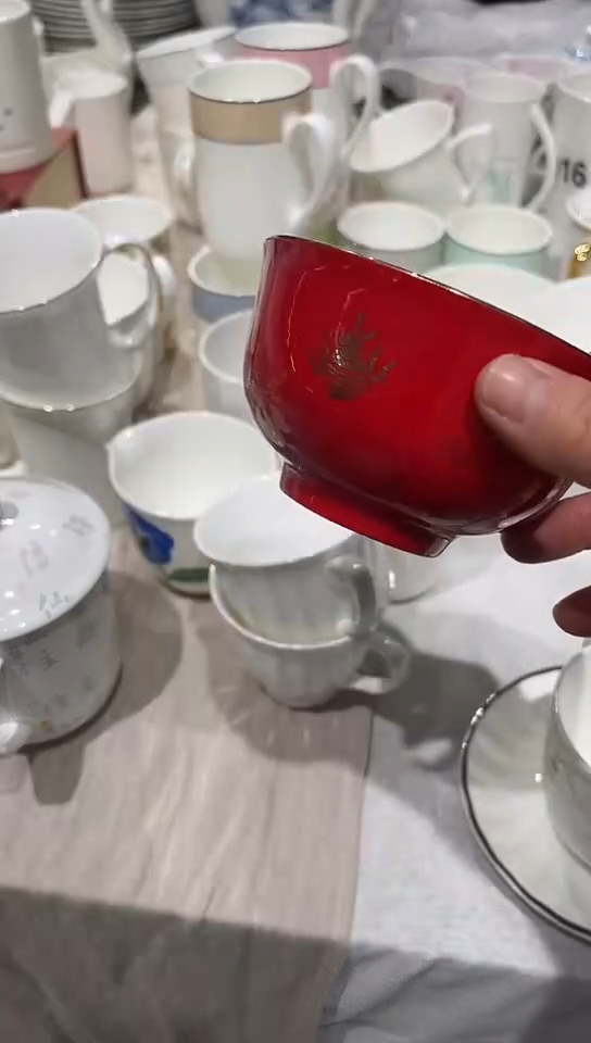 瓷红色4.3龙凤碗1个微瑕