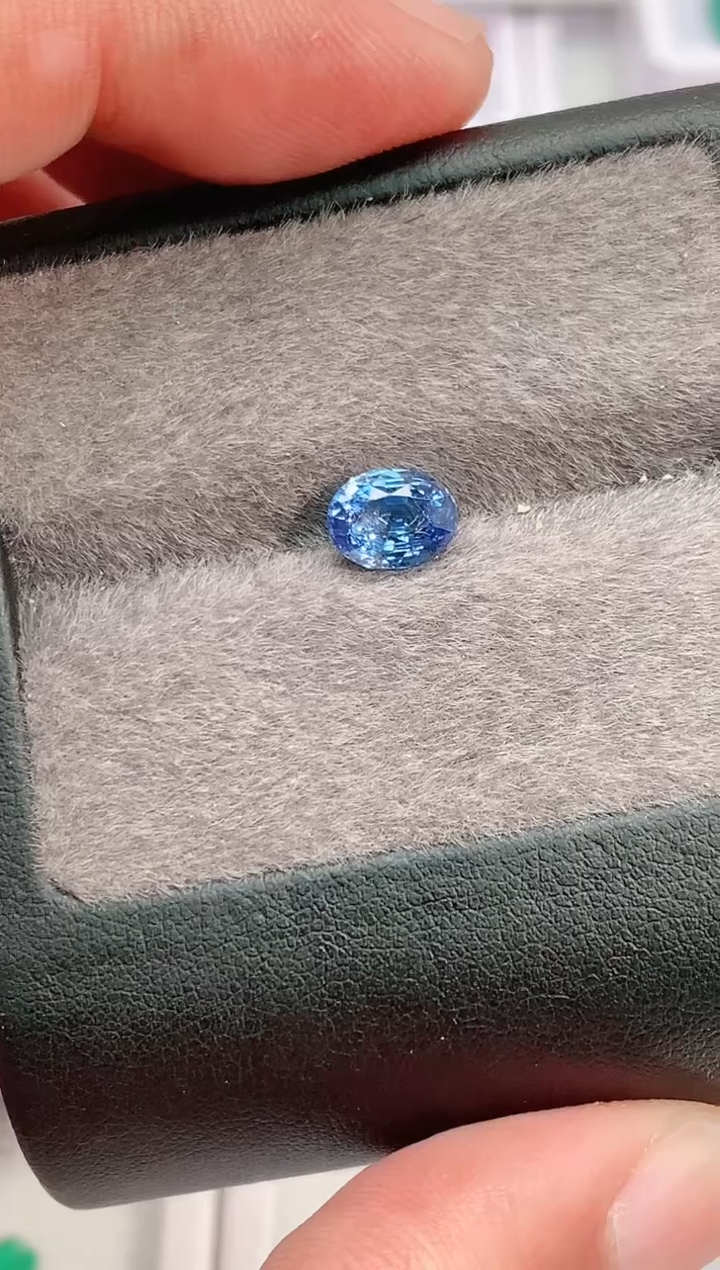 裸石蓝宝石2.08-8200天然无烧矢车菊蓝宝石