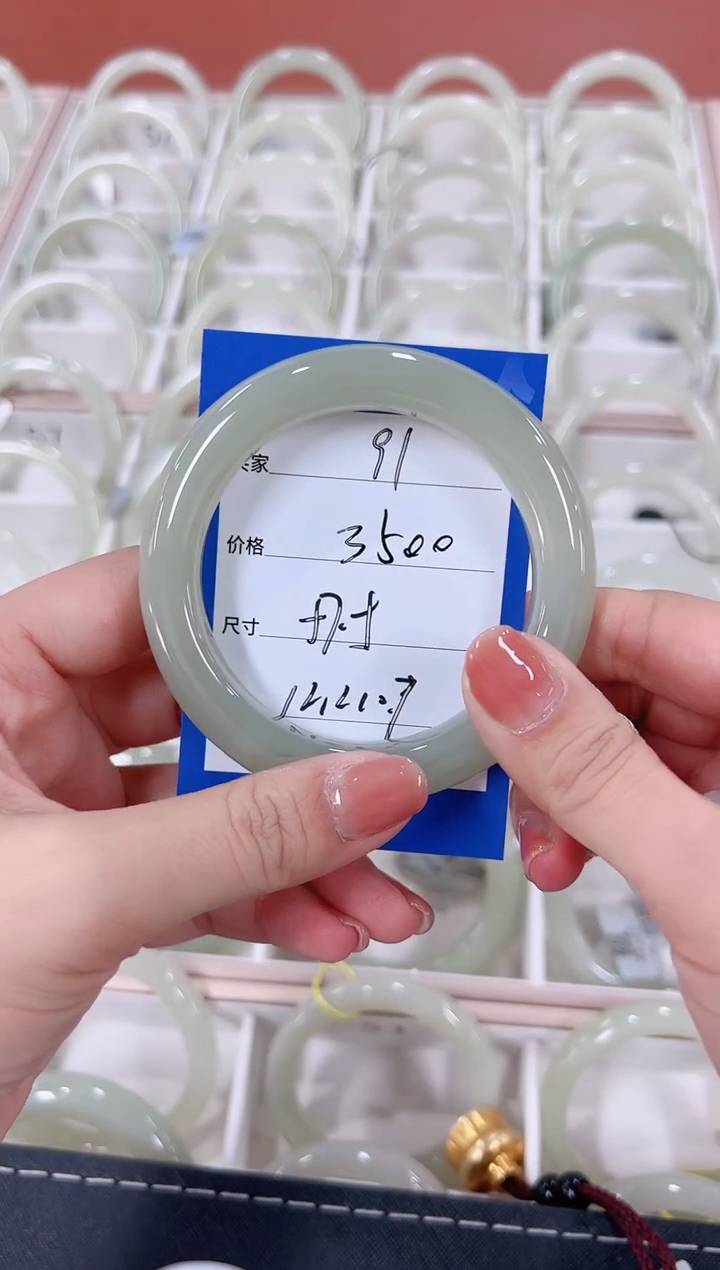 未镶嵌手镯和田玉晴水91