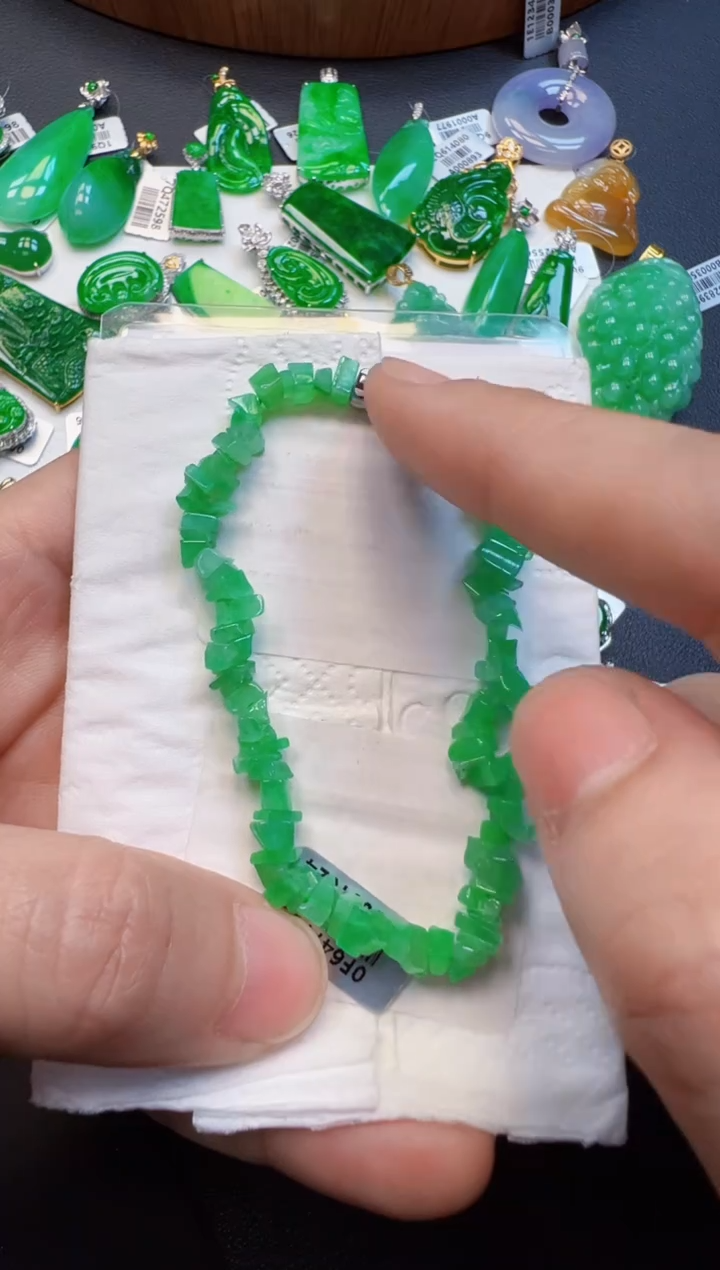 【闪购商品】翡翠吊坠(不含链)18K金镶嵌翡翠手串