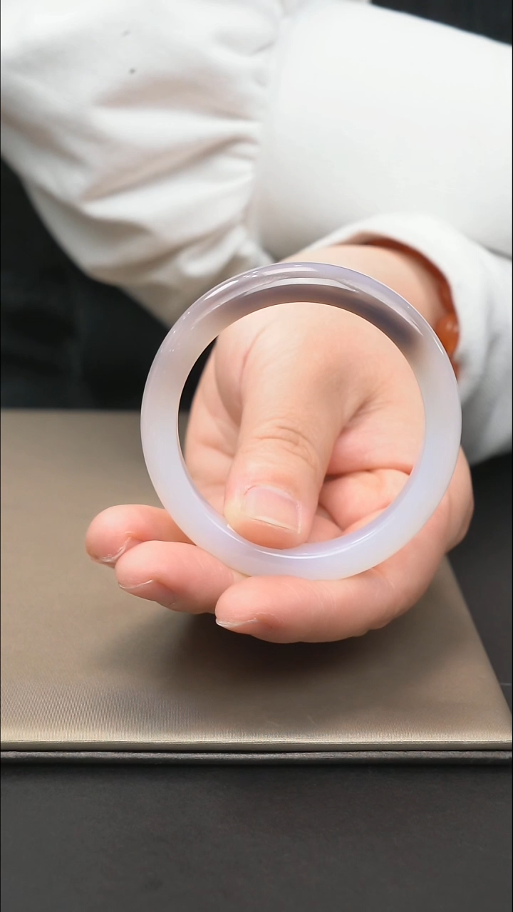 【闪购商品】石英质玉手镯未镶嵌52.5圈口