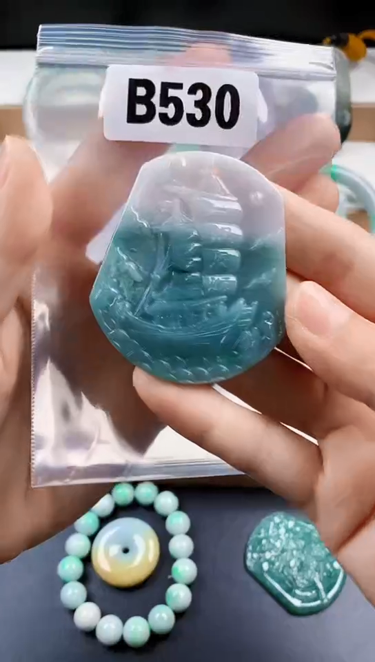 颈饰未镶嵌翡翠天然翡翠吊坠挂件