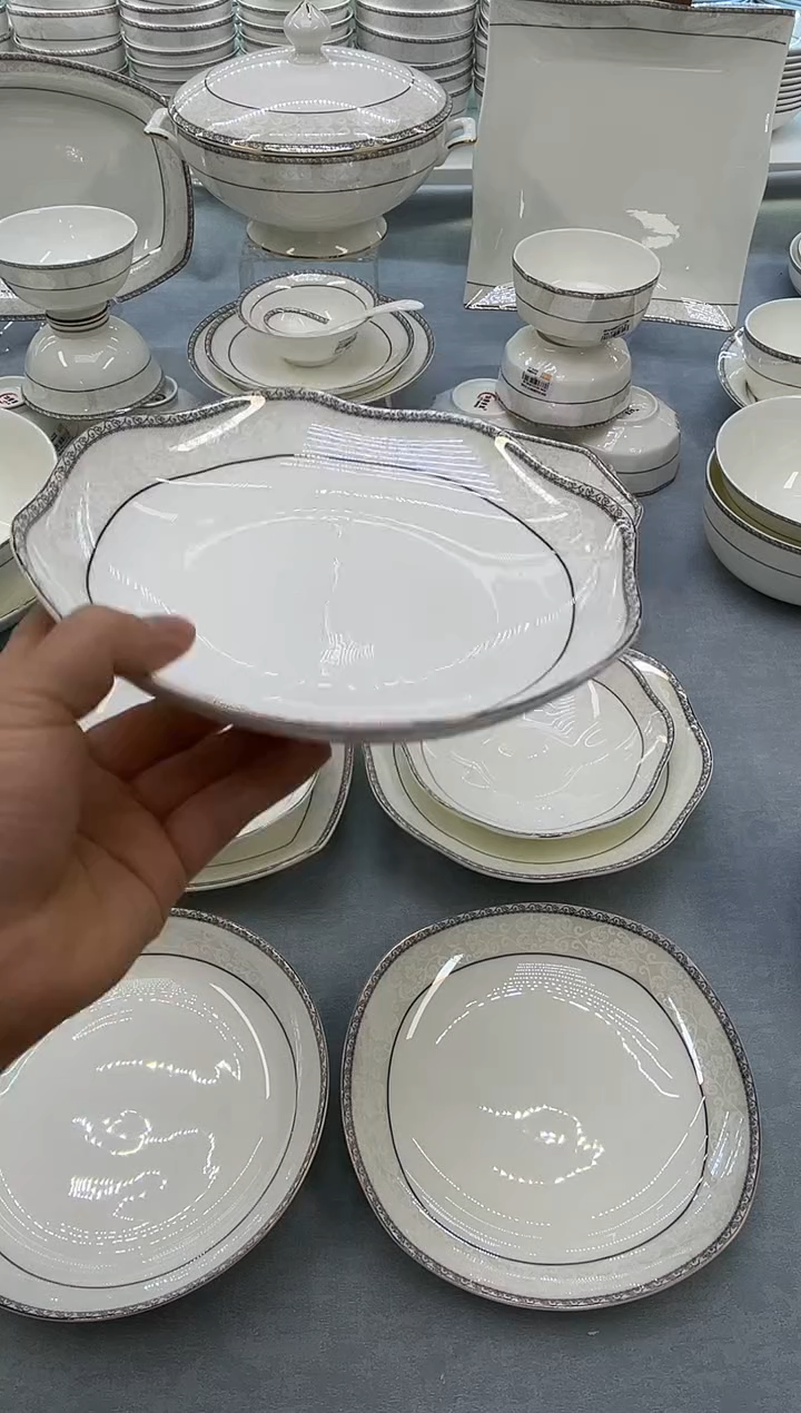 骨瓷玲珑8花2个    