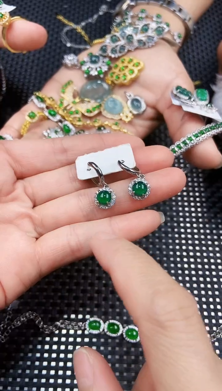 【闪购商品】翡翠耳饰未镶嵌1111111111