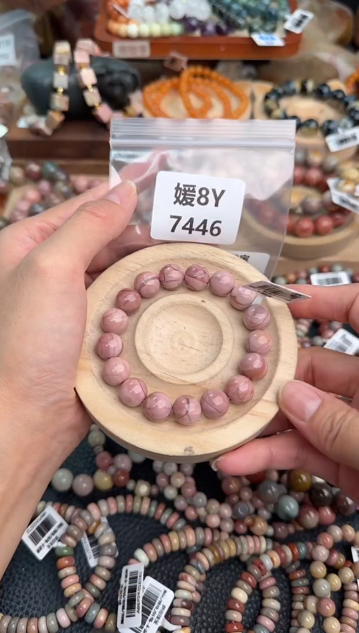 石英质玉手链未镶嵌小**?8Y7446