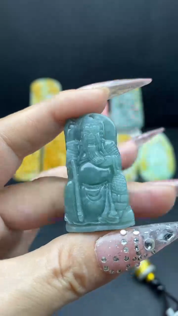 翡翠未镶嵌颈饰挂件