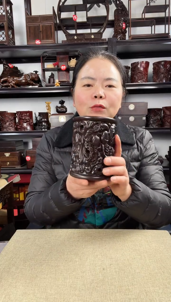 木老李红木工艺品寿桃笔筒