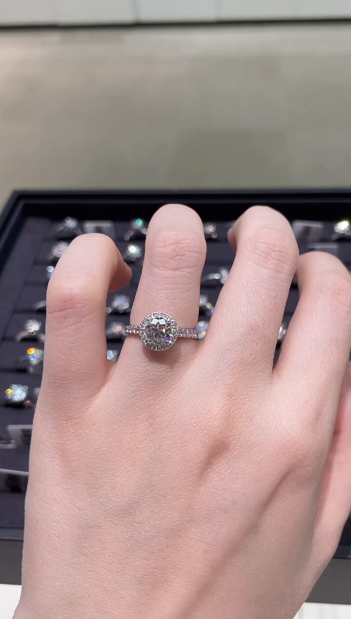 18K金镶嵌合成钻石1克拉圆包钻戒10号圈口