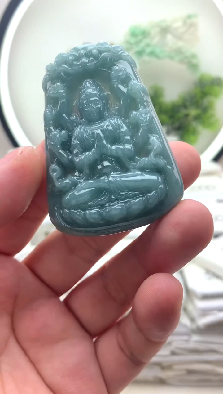颈饰未镶嵌翡翠千手观音
