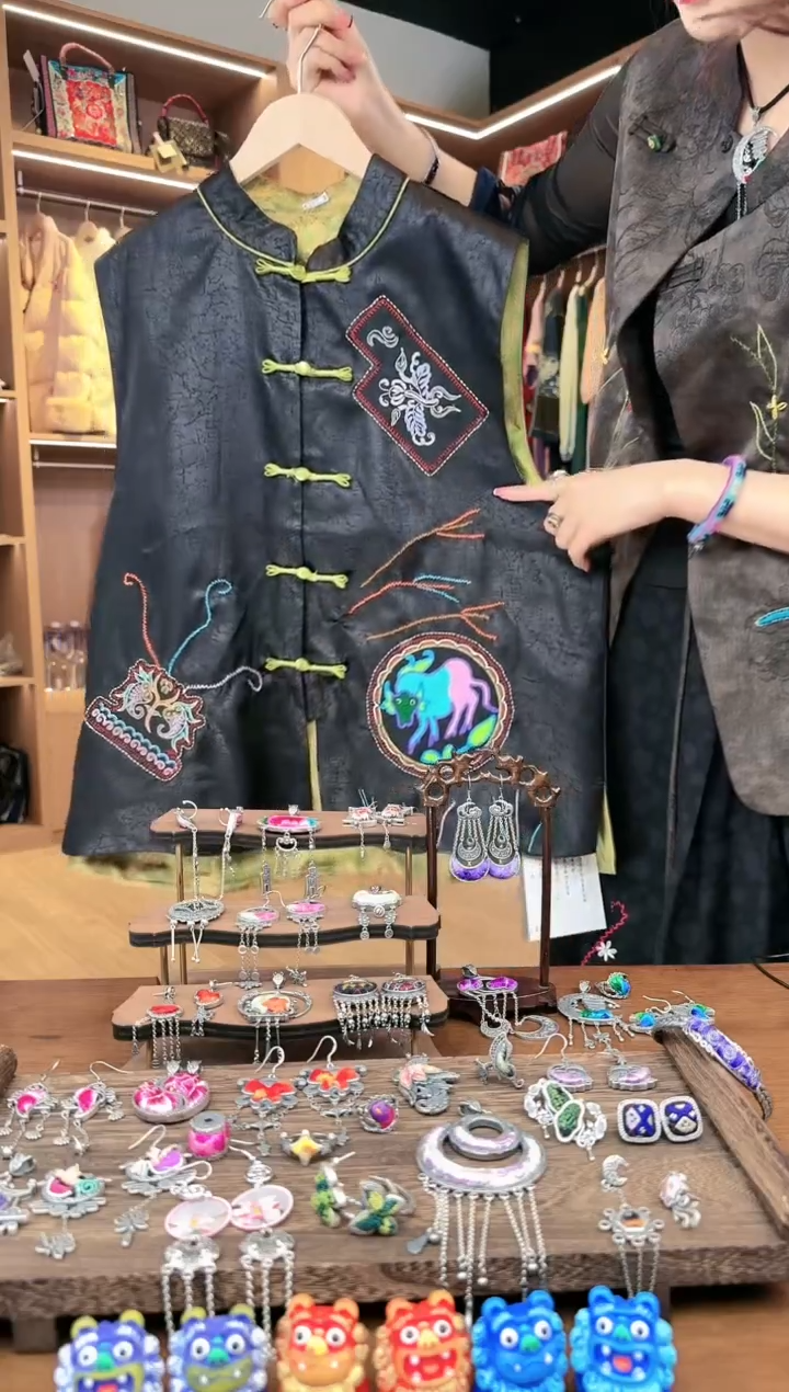 【闪购商品】织绣L572黔东南苗族刺绣