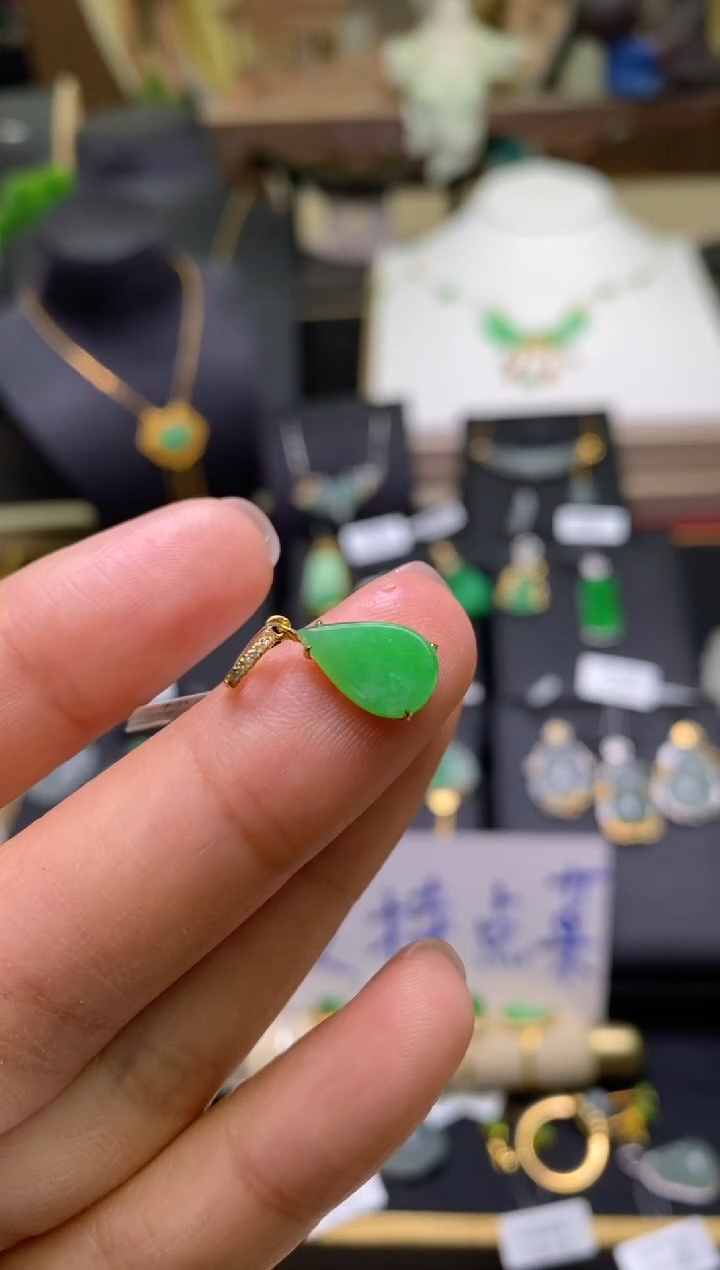 【闪购商品】翡翠颈饰18K金镶嵌净货16184