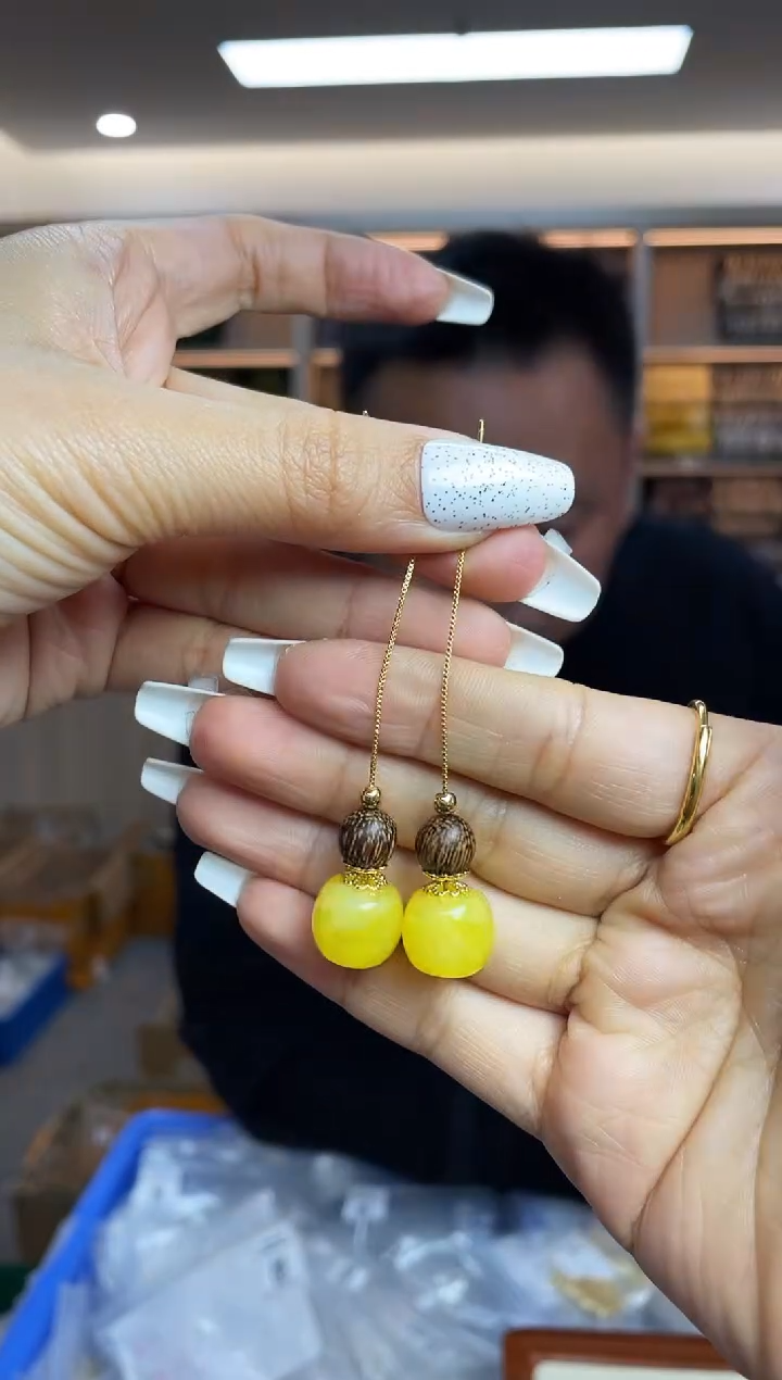 【闪购商品】蜜蜡裸石未镶嵌多样性发一件