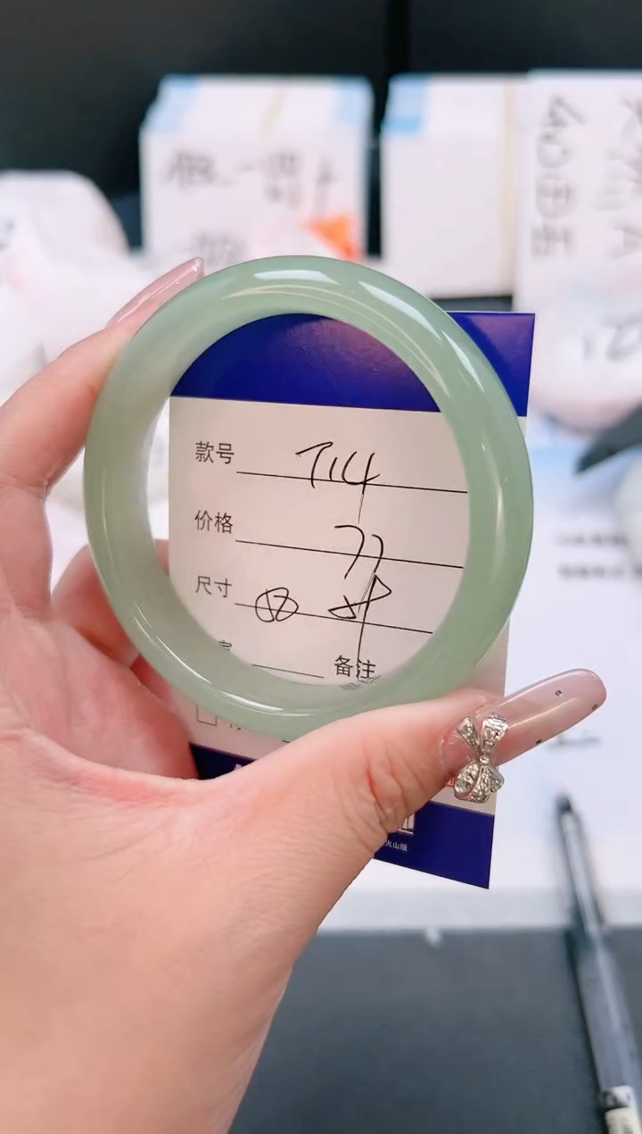 未镶嵌手镯石英质玉7T04-58