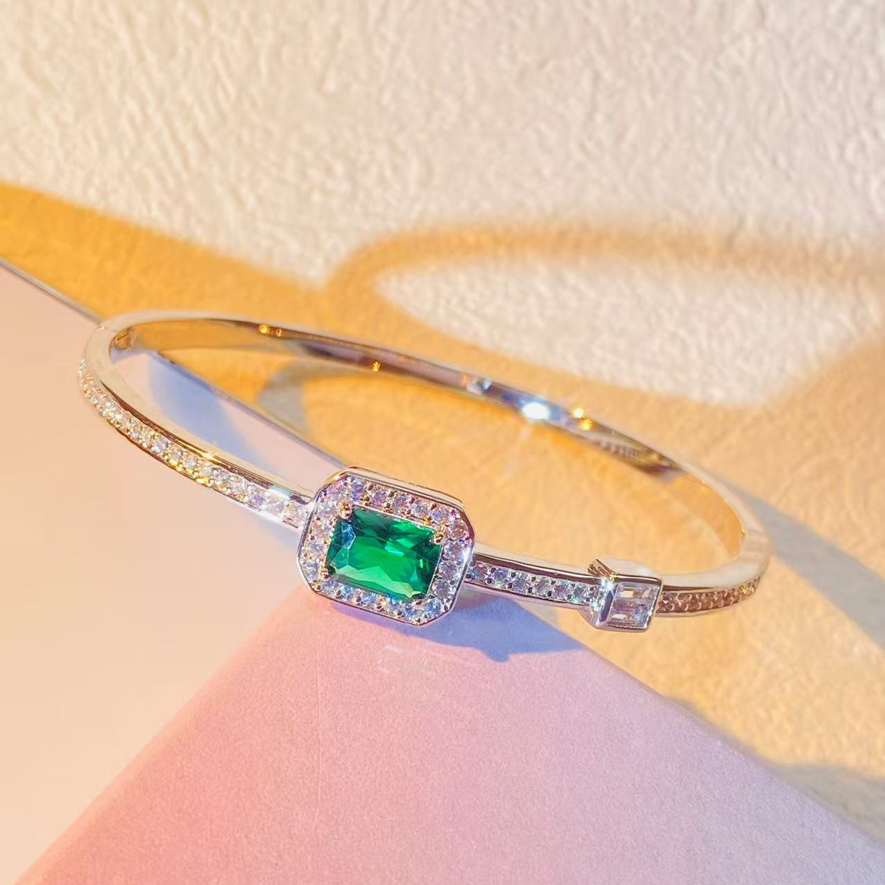 H1-902祖母绿新款手镯