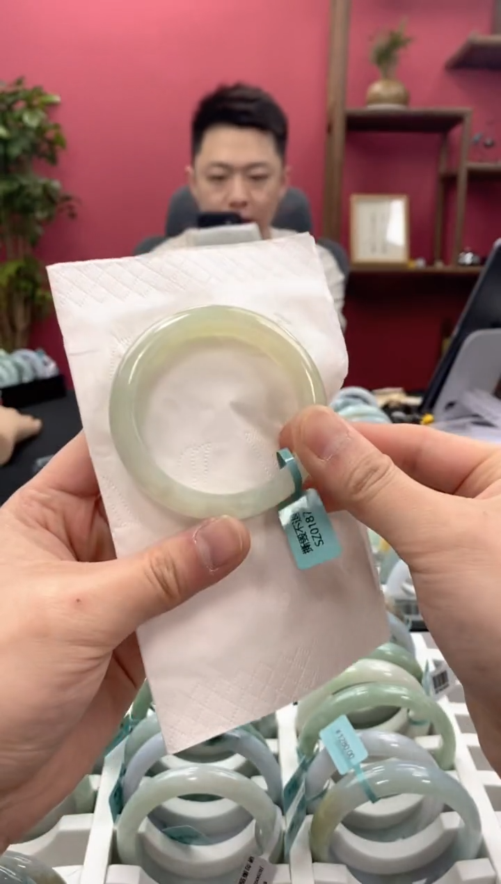 【闪购商品】翡翠手镯未镶嵌00004679