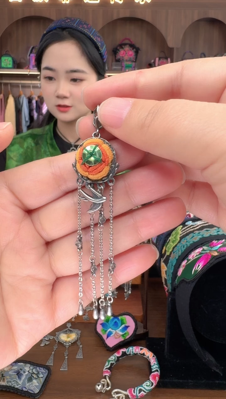 【闪购商品】织绣扶光苗绣传承21