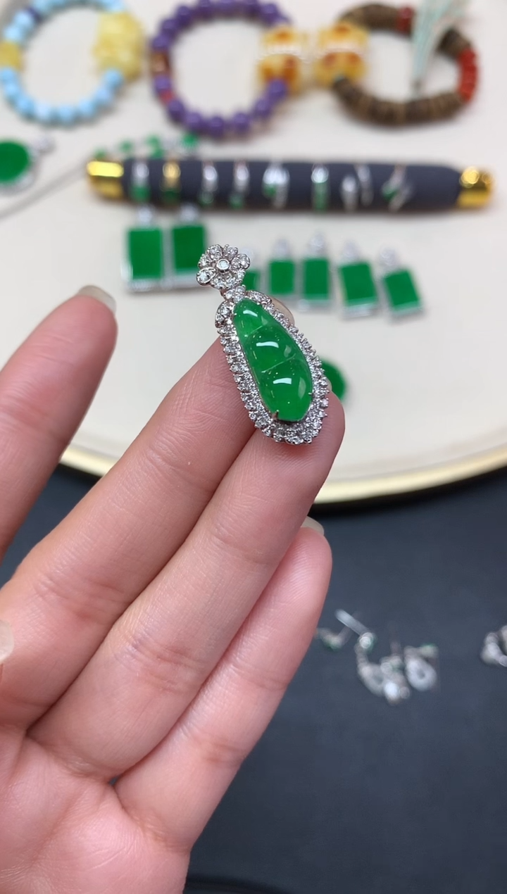 【闪购商品】翡翠吊坠(不含链)18K金镶嵌吊坠A17|9800