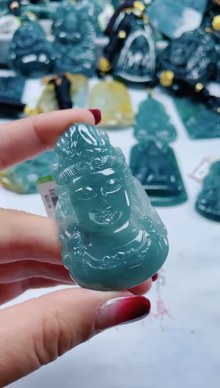 【闪购商品】翡翠颈饰未镶嵌            