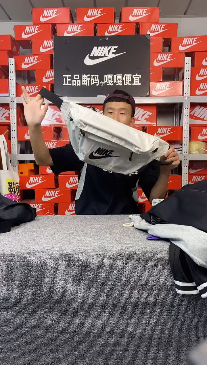 米灰色斜挎包 直播间过款