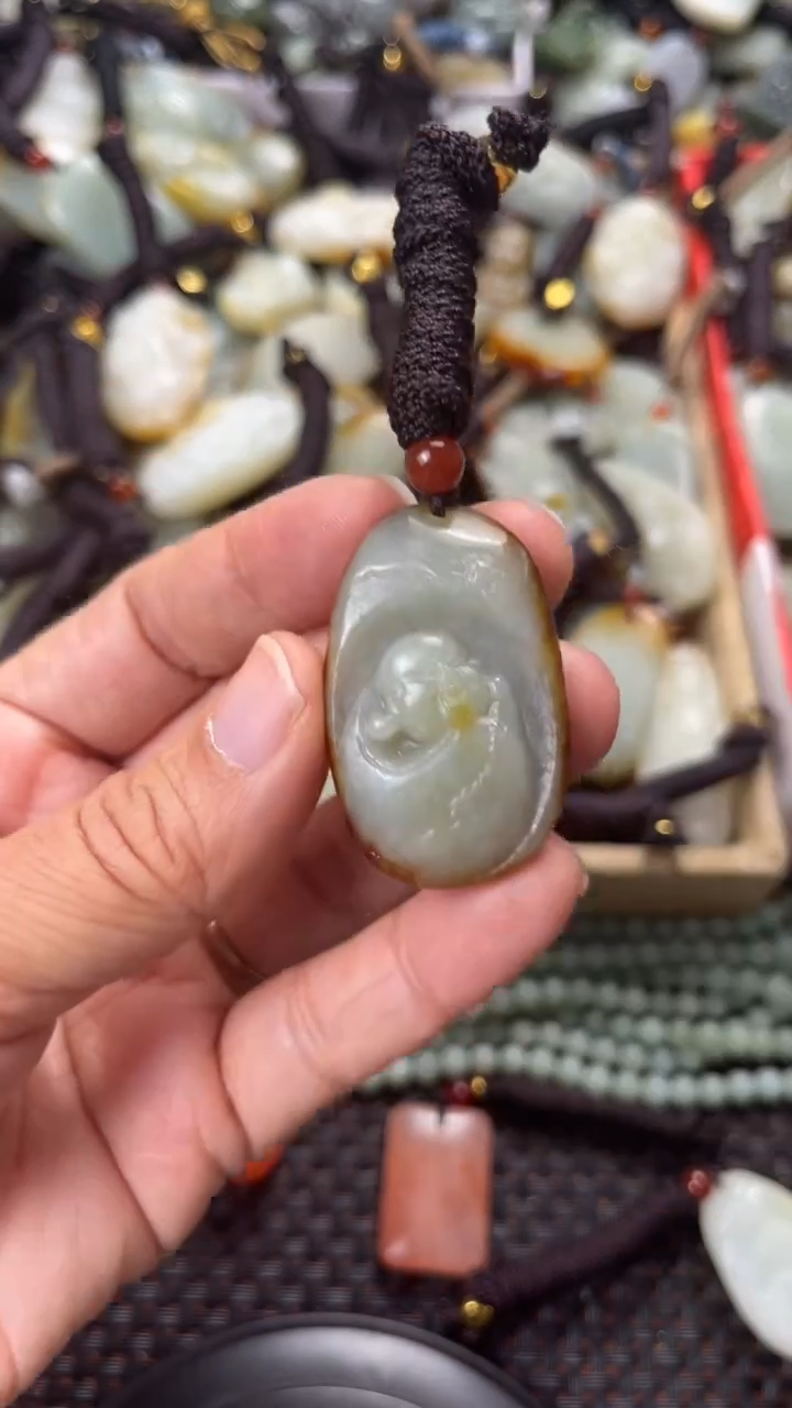 【闪购商品】和田玉颈饰未镶嵌多样性发货没有证书拍一发一有瑕