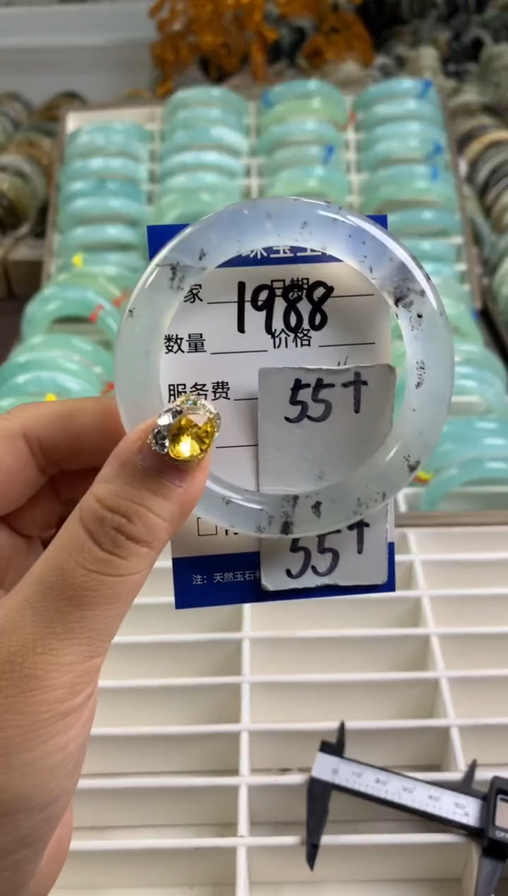 【闪购商品】蛇纹石玉手镯未镶嵌1988