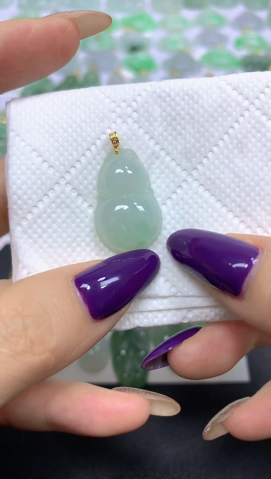 颈饰18K金镶嵌翡翠 