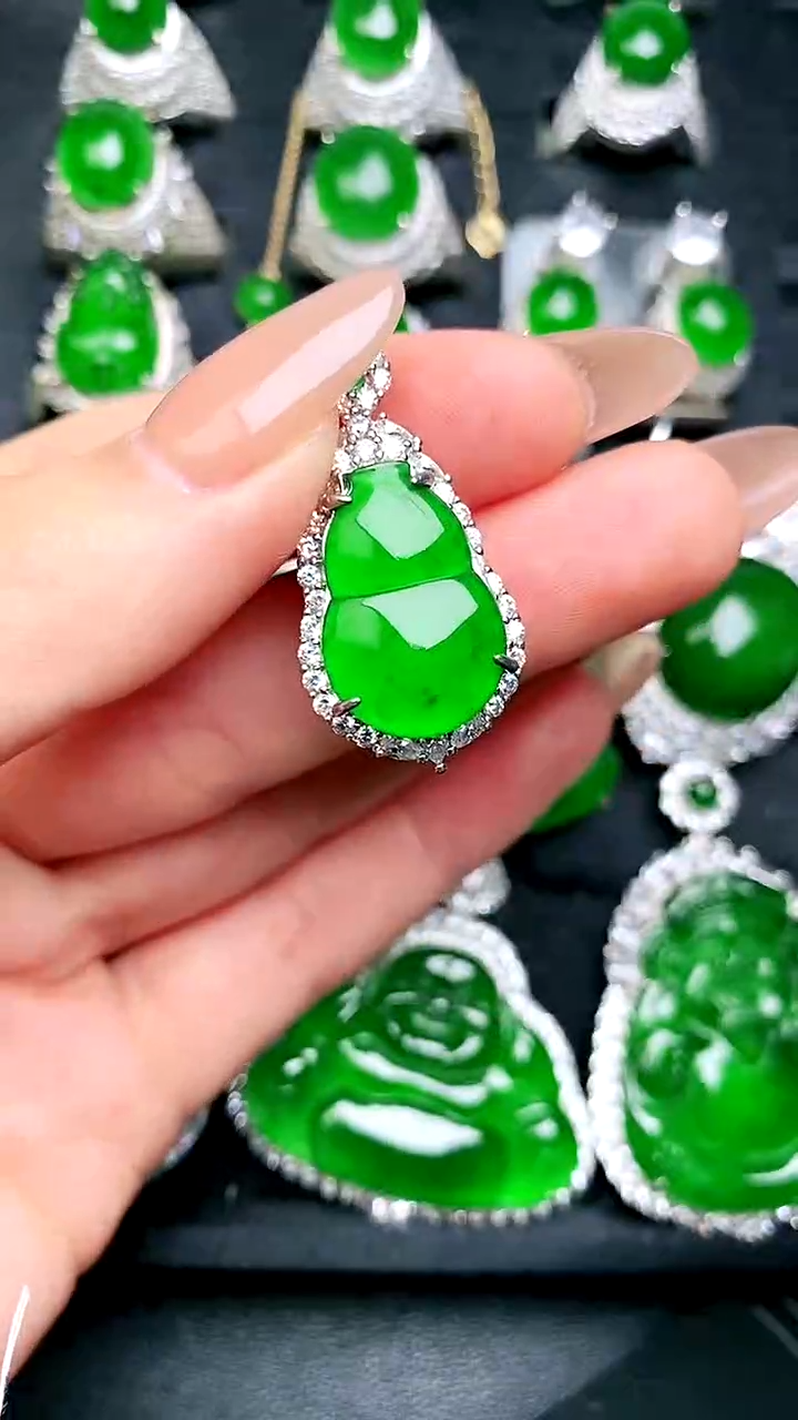 【闪购商品】翡翠吊坠(赠链)未镶嵌葫芦吊坠