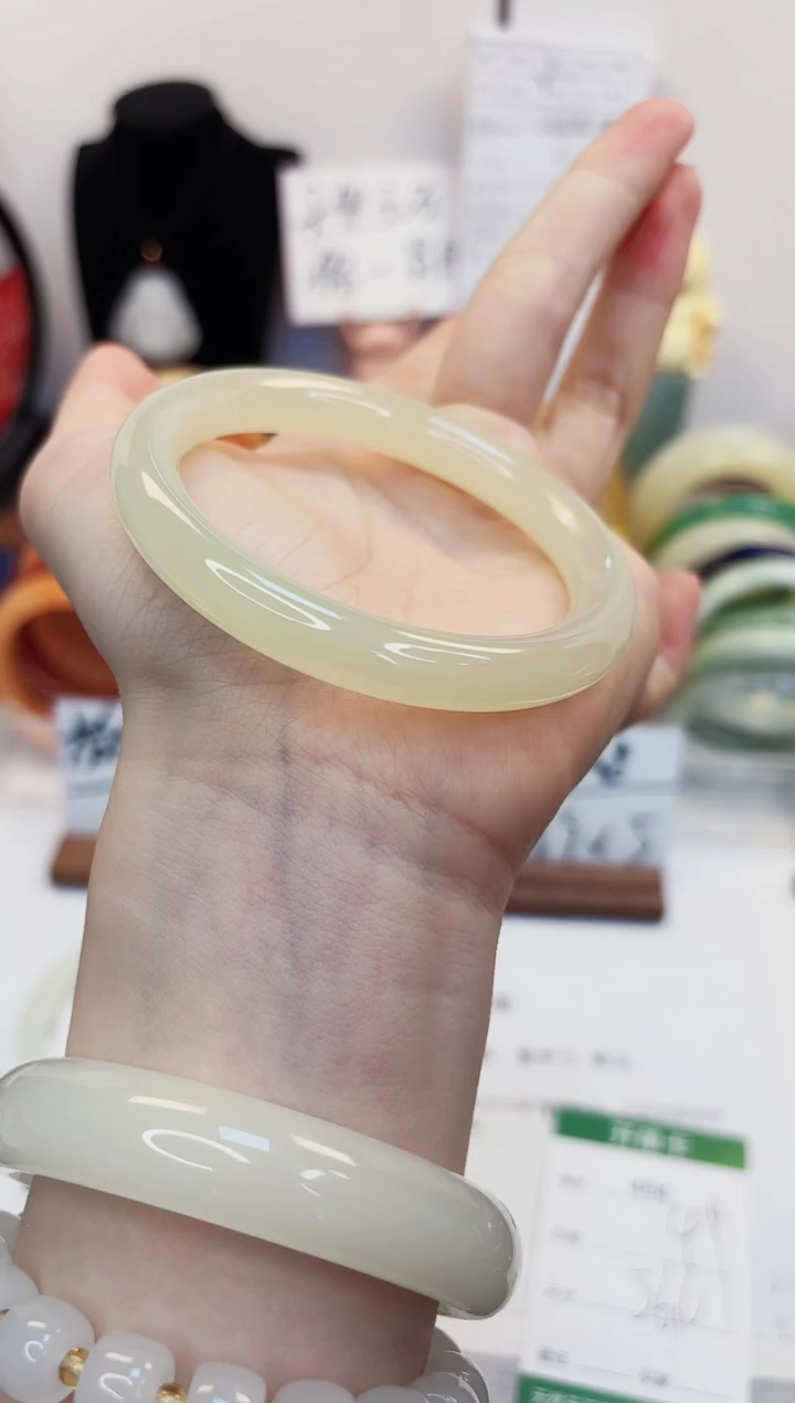 【闪购商品】石英质玉手镯未镶嵌494