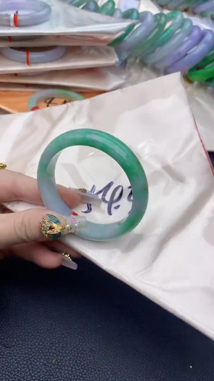 【闪购商品】翡翠手镯未镶嵌1051776578