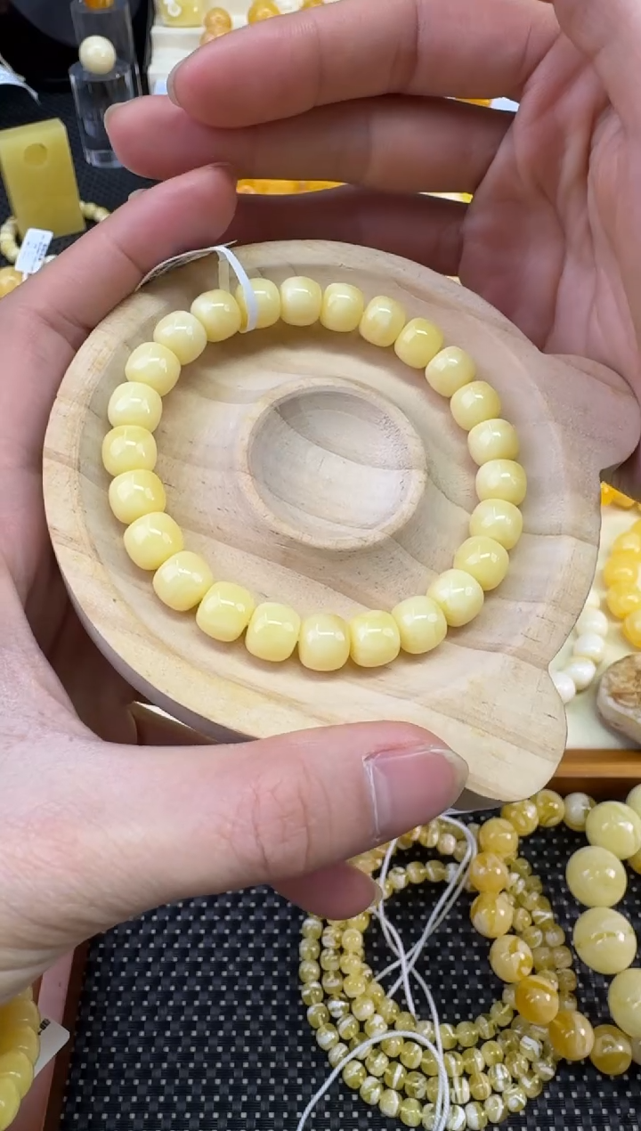 裸石琥珀未镶嵌宝衡 钟爱 奶浓白花 A++级 8.5mm