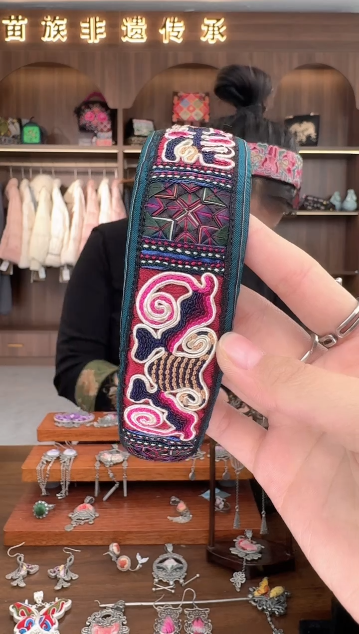 【闪购商品】织绣扶光苗绣传承L18