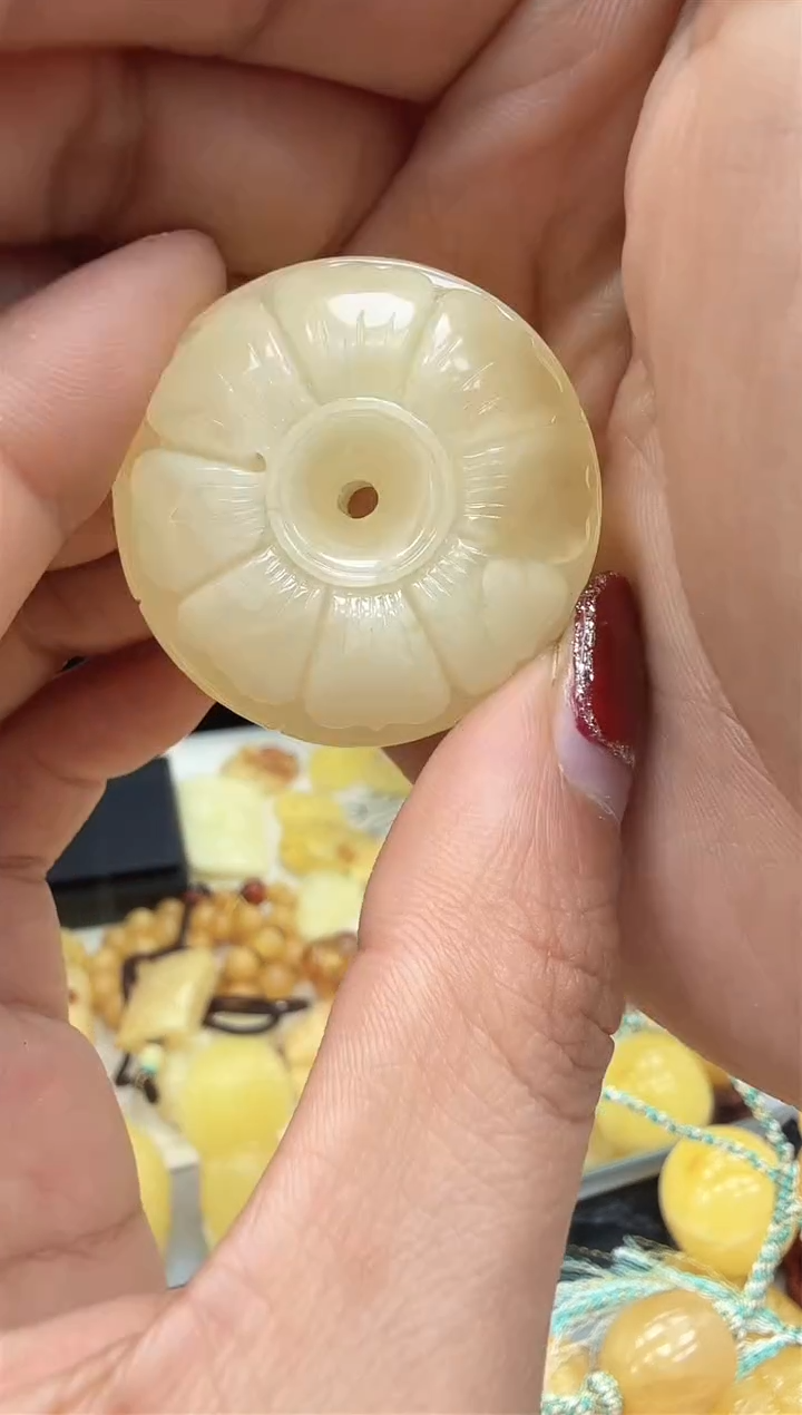 【闪购商品】琥珀裸石未镶嵌挂坠