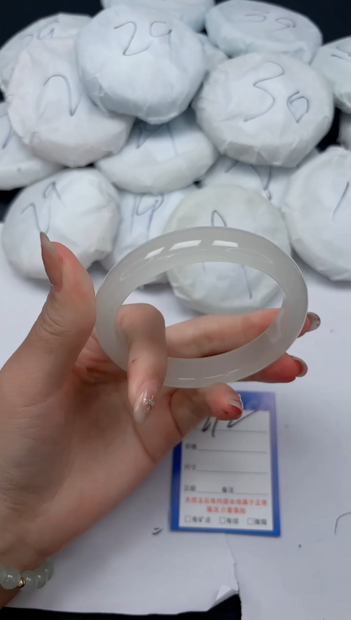 未镶嵌手镯石英质玉272/62.3