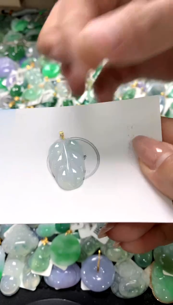 颈饰18K金镶嵌翡翠1111111111111111