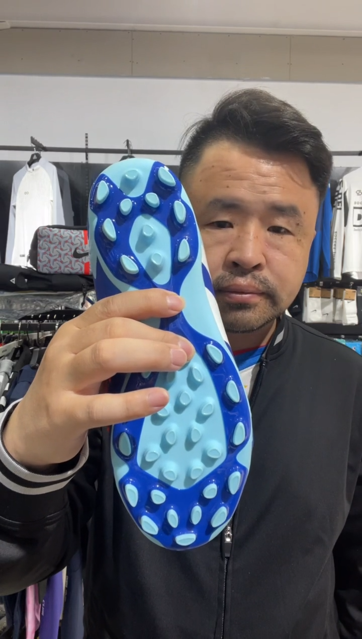 小****5蓝色短钉AG 42码