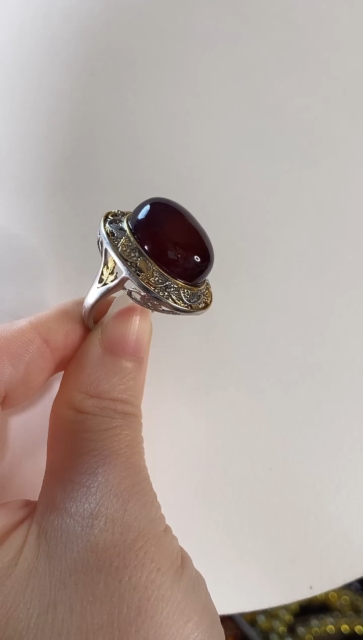 【闪购商品】琥珀戒指银S925镶嵌血珀戒指0000